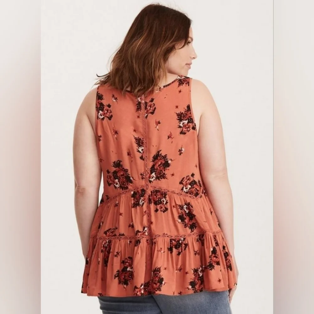Torrid Floral Print Challis Lace Inset Tank Top. Size 1 - Picture 6 of 12